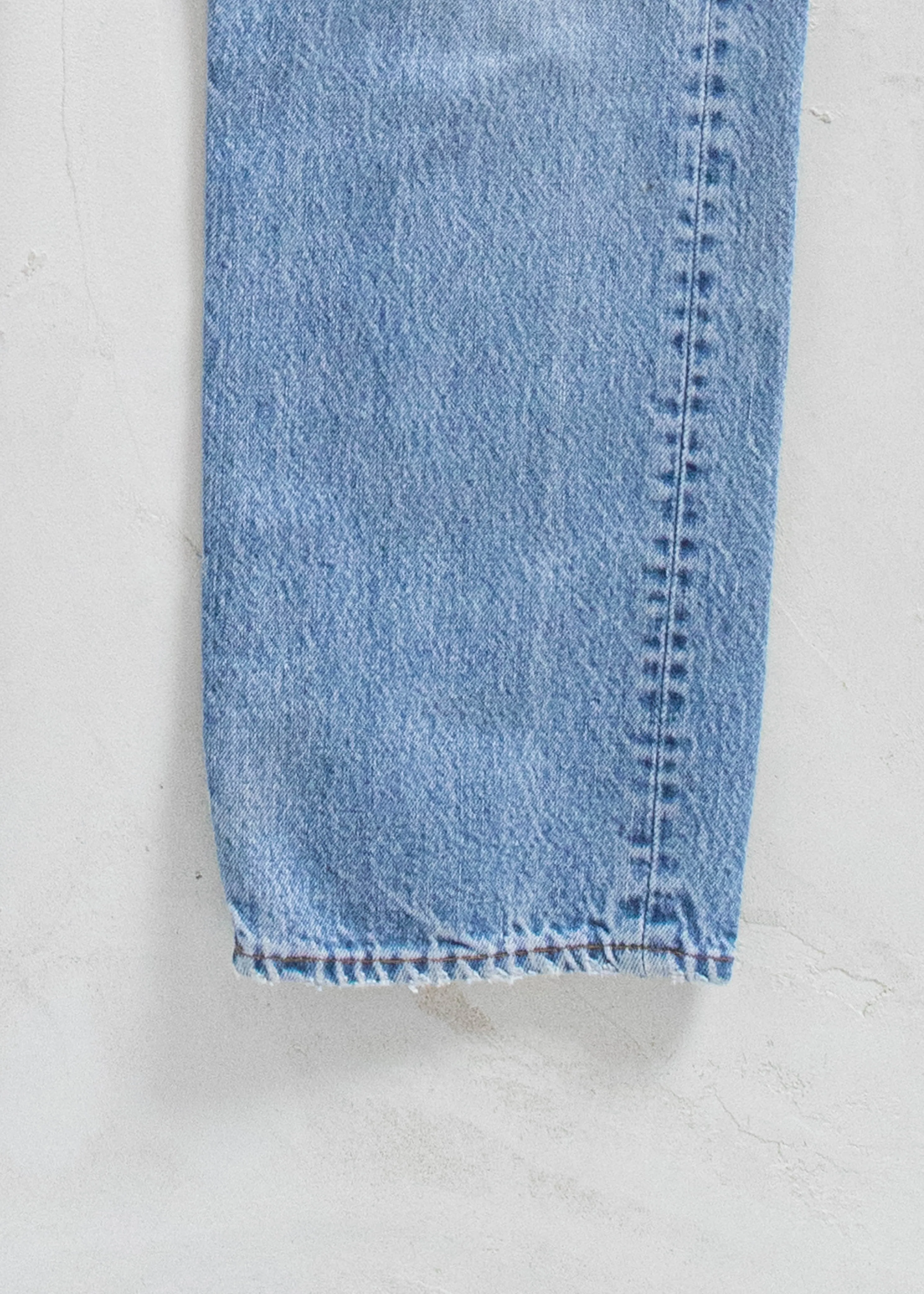 Vintage Levi's Lightwash Jeans Size Women's 30 / Men's 32